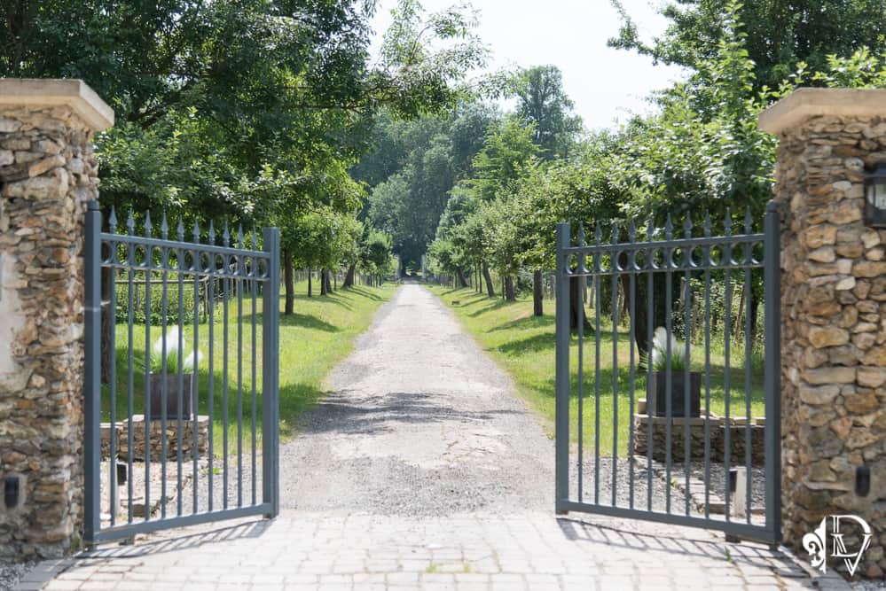 Grille d'entrée d'une location - Les Demoiselles à Versailles