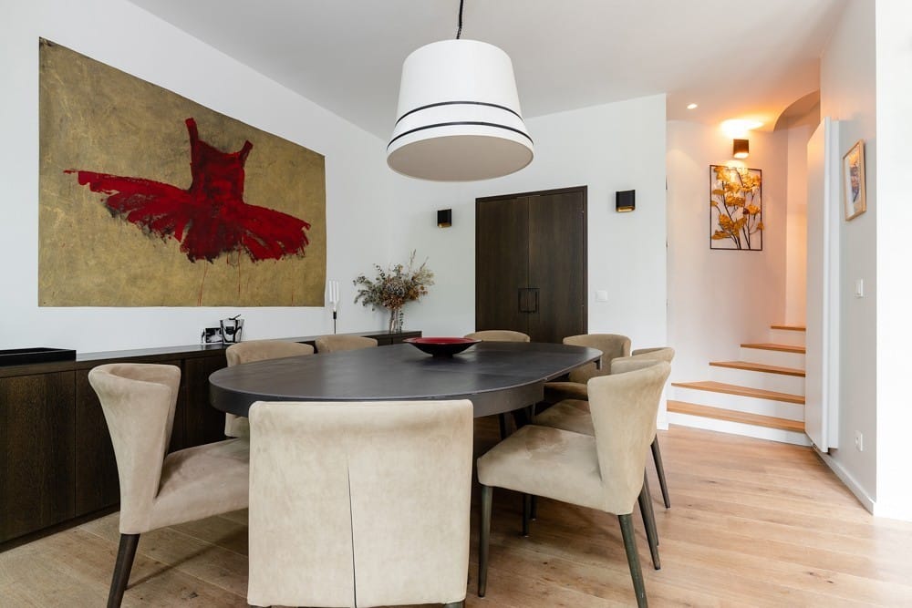Villa avec piscine à Paris salle à manger