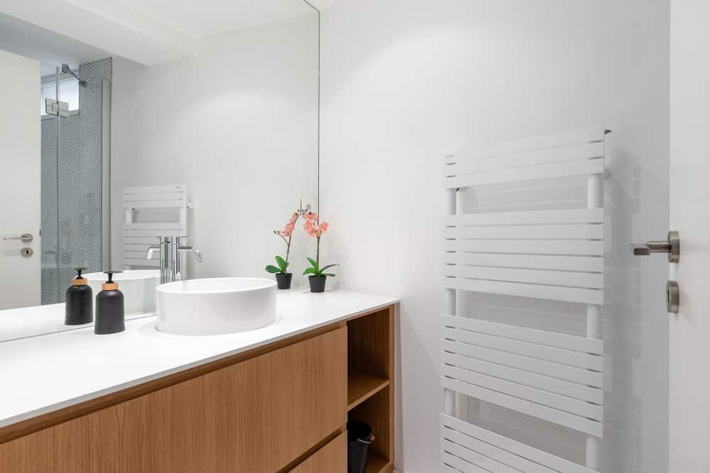 Villa avec piscine à Paris salle de bain