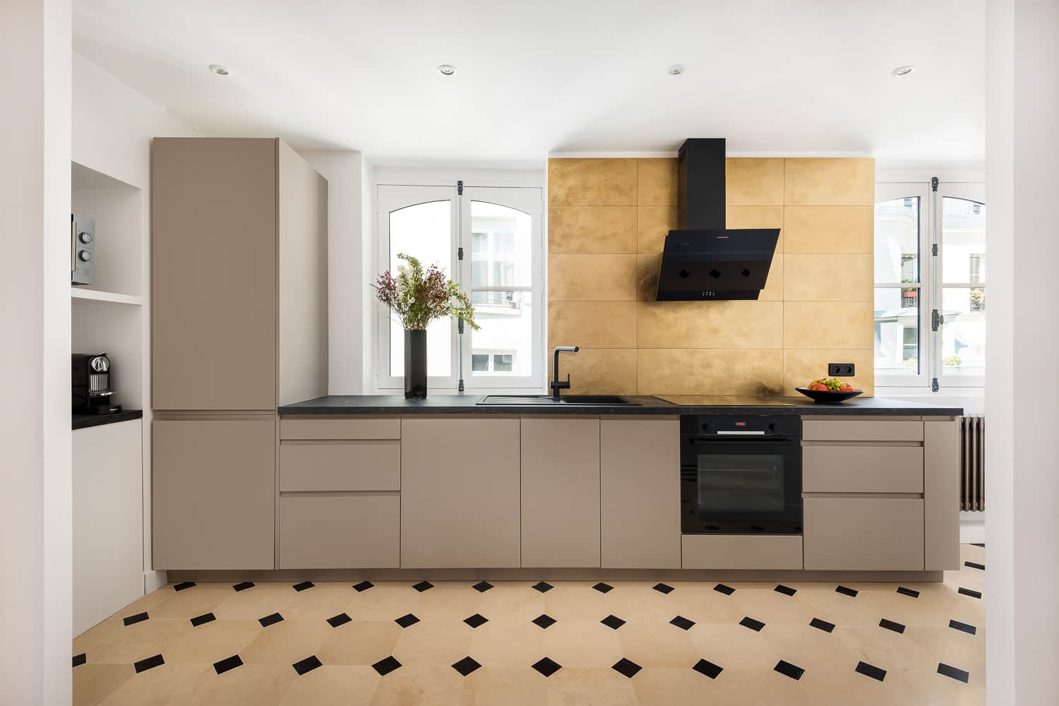 Le Royal Garden Louvre Duplex 121 m2 cuisine