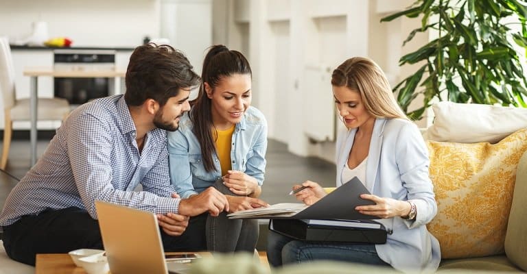 Blog article pourquoi il est indispensable de faire appel à un coach en location saisonnière ?