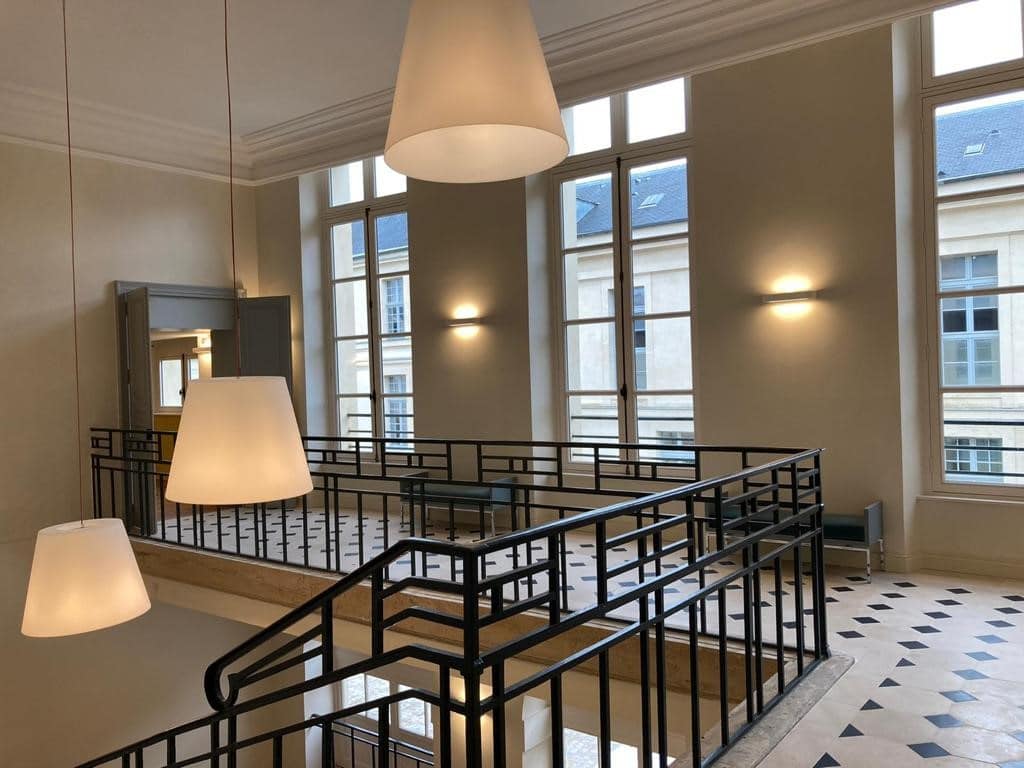entrée immeuble d'un Logements meublés Versailles