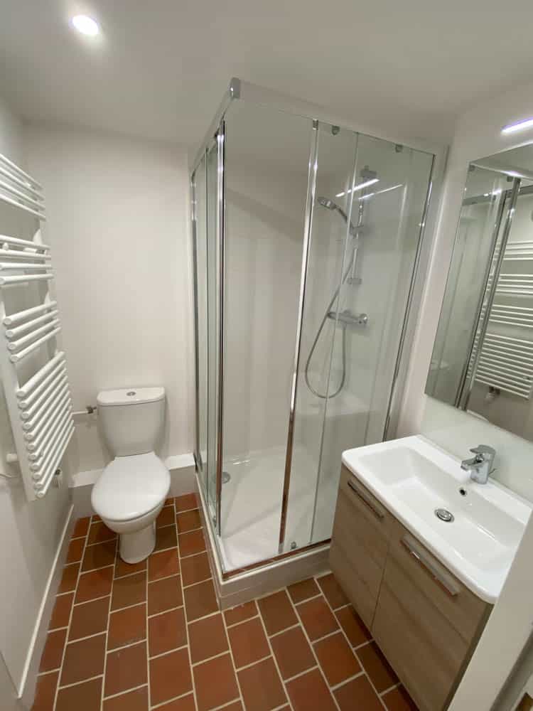 salle de bain d'un Appartements meublés haut de gamme Versailles