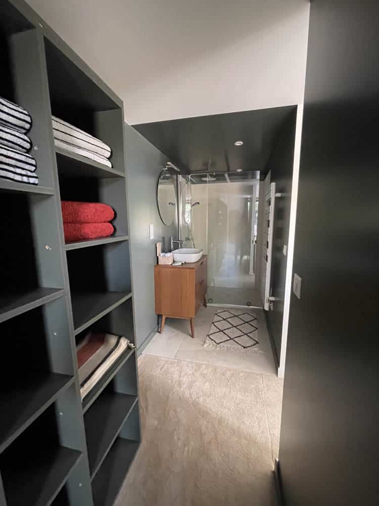 salle de bain avec dressing