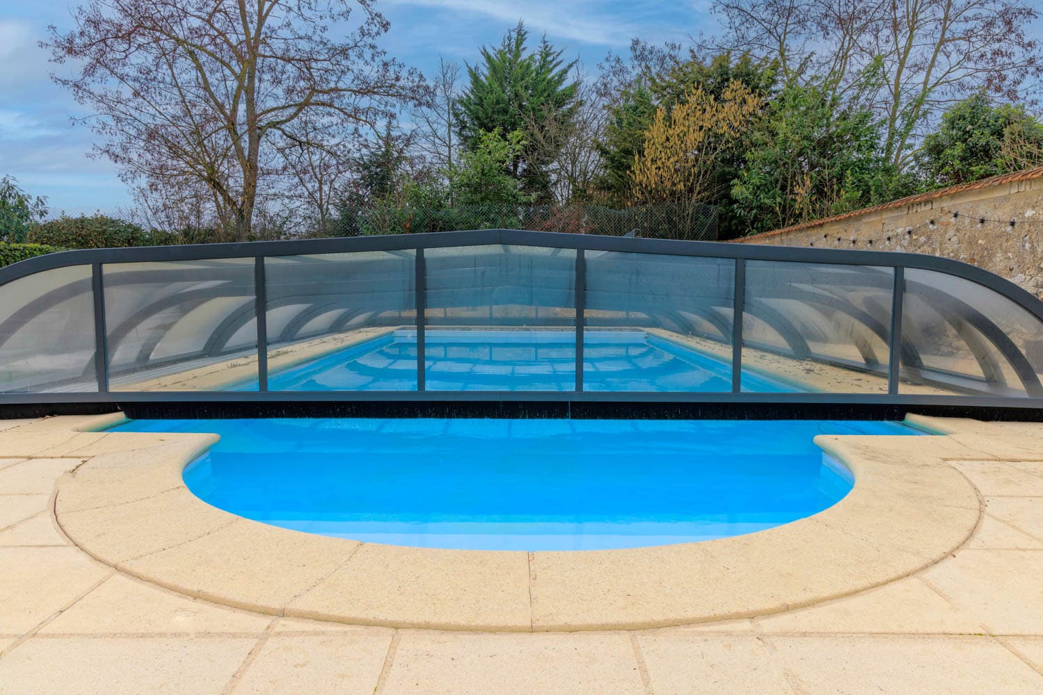 piscine couverte d'une location pour les vacances