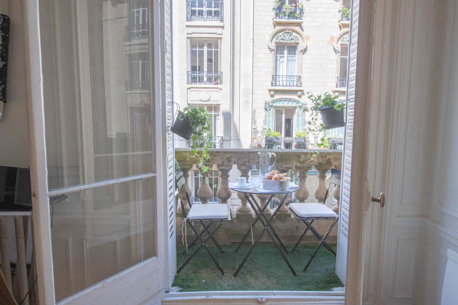 balcon d'un appartement en location courte durée sur versailles