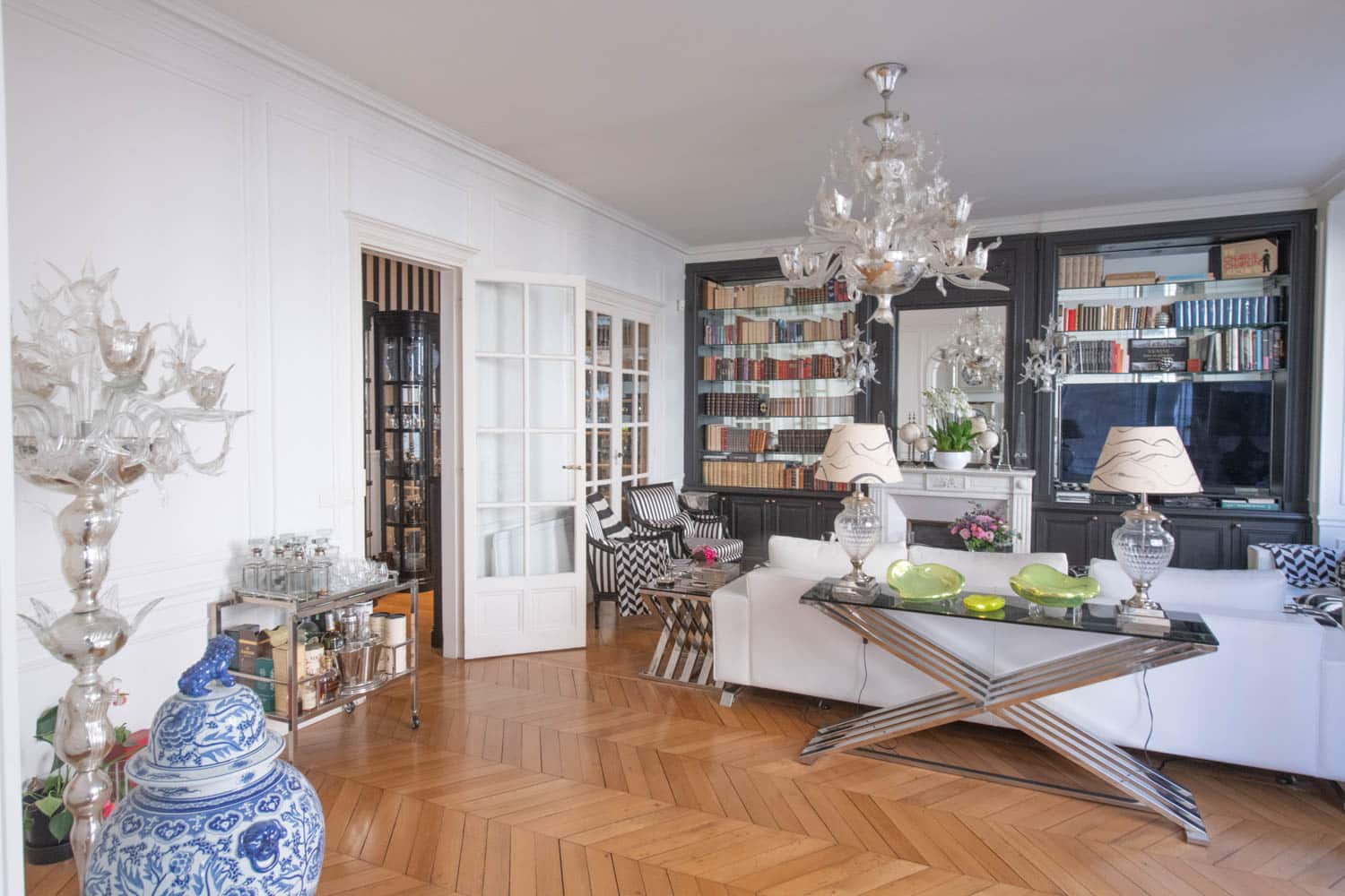 salon luxueux d'une Villa en location saisonniere en pleine nature