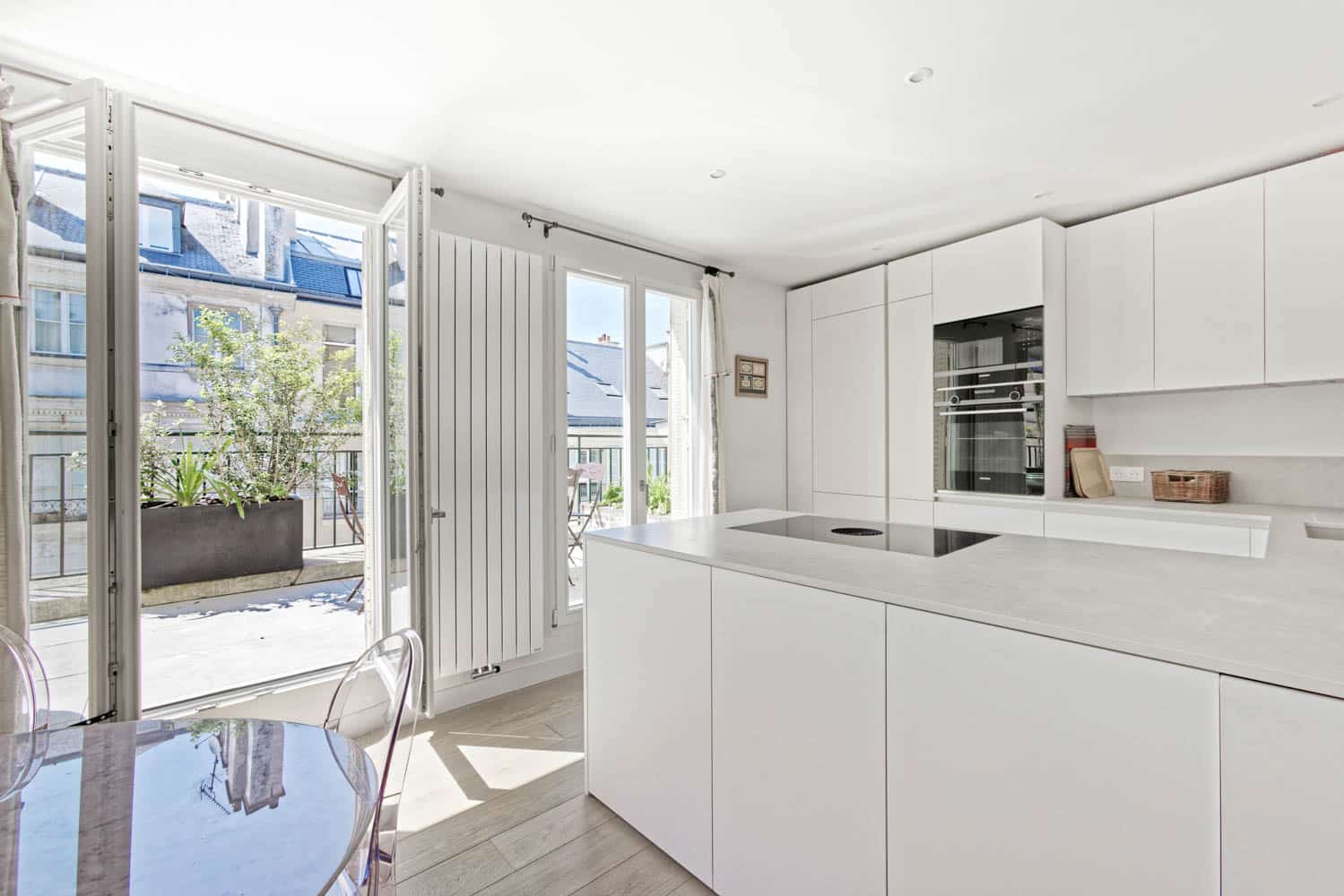 cuisine avec belle terrasse d'un appartement en location sur versailles proche paris