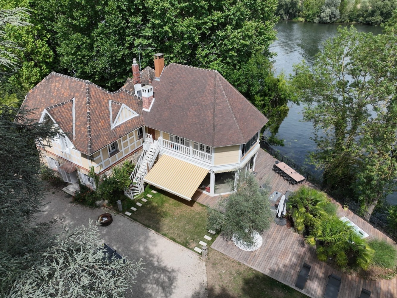 villa de luxe sur iles privatisée en Locations meublées de qualité à Paris