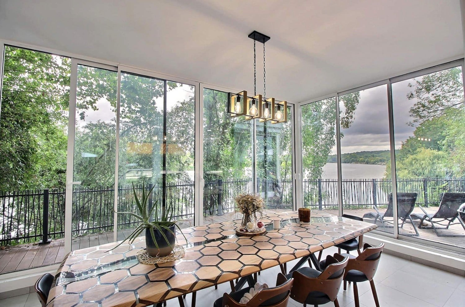 salle à manger avec vue sur la seine en Lieu de reception pour mariage