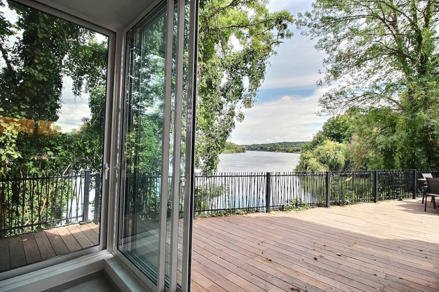villa avec vue sur la seine en location haut de gamme type airbnb