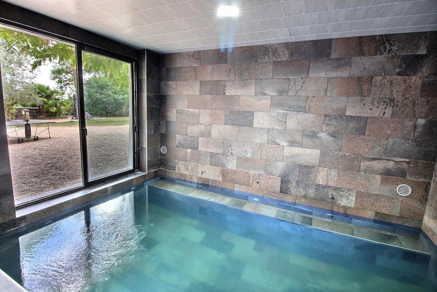 piscine intérieur en Services de conciergerie premium