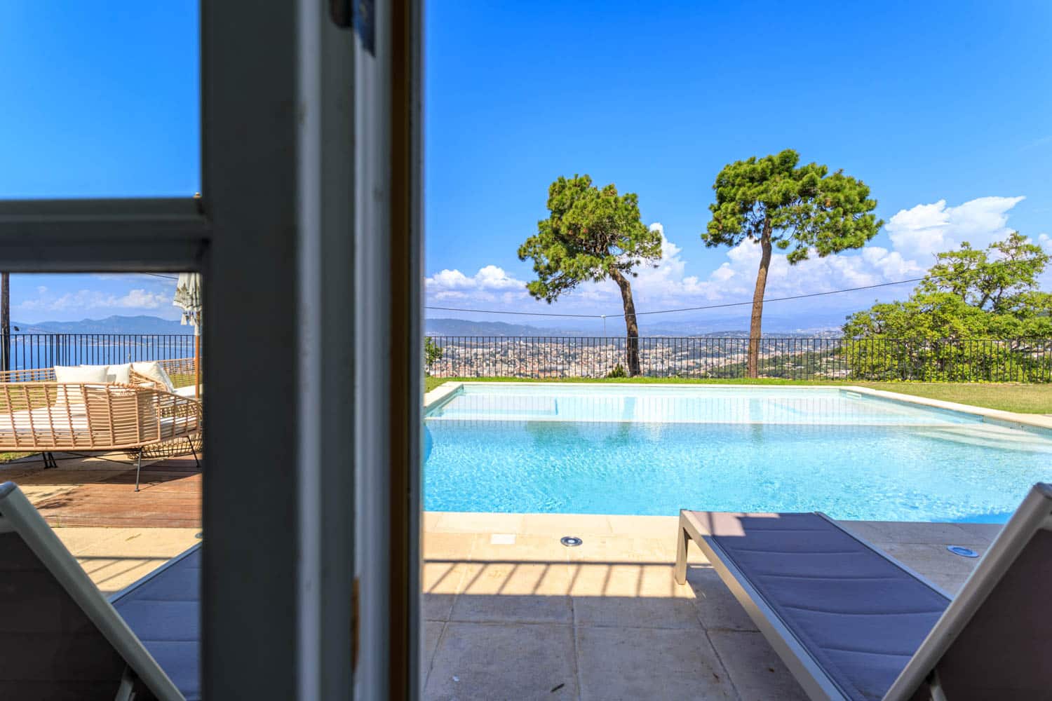 Piscine sur les hauteur de cannes proche du festival de cannes