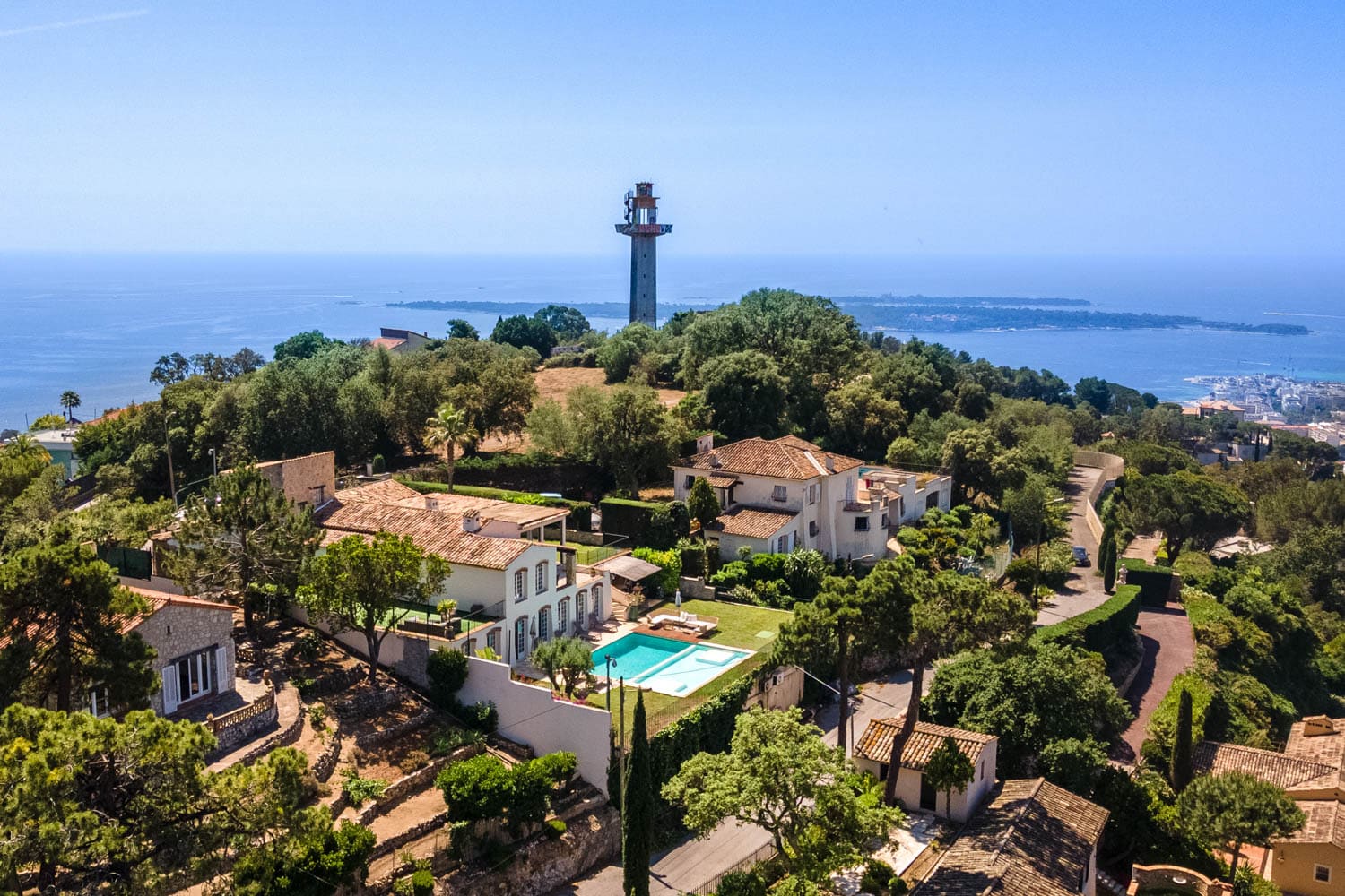 Villa luxueuse sur les hauteurs de cannes en location airbnb