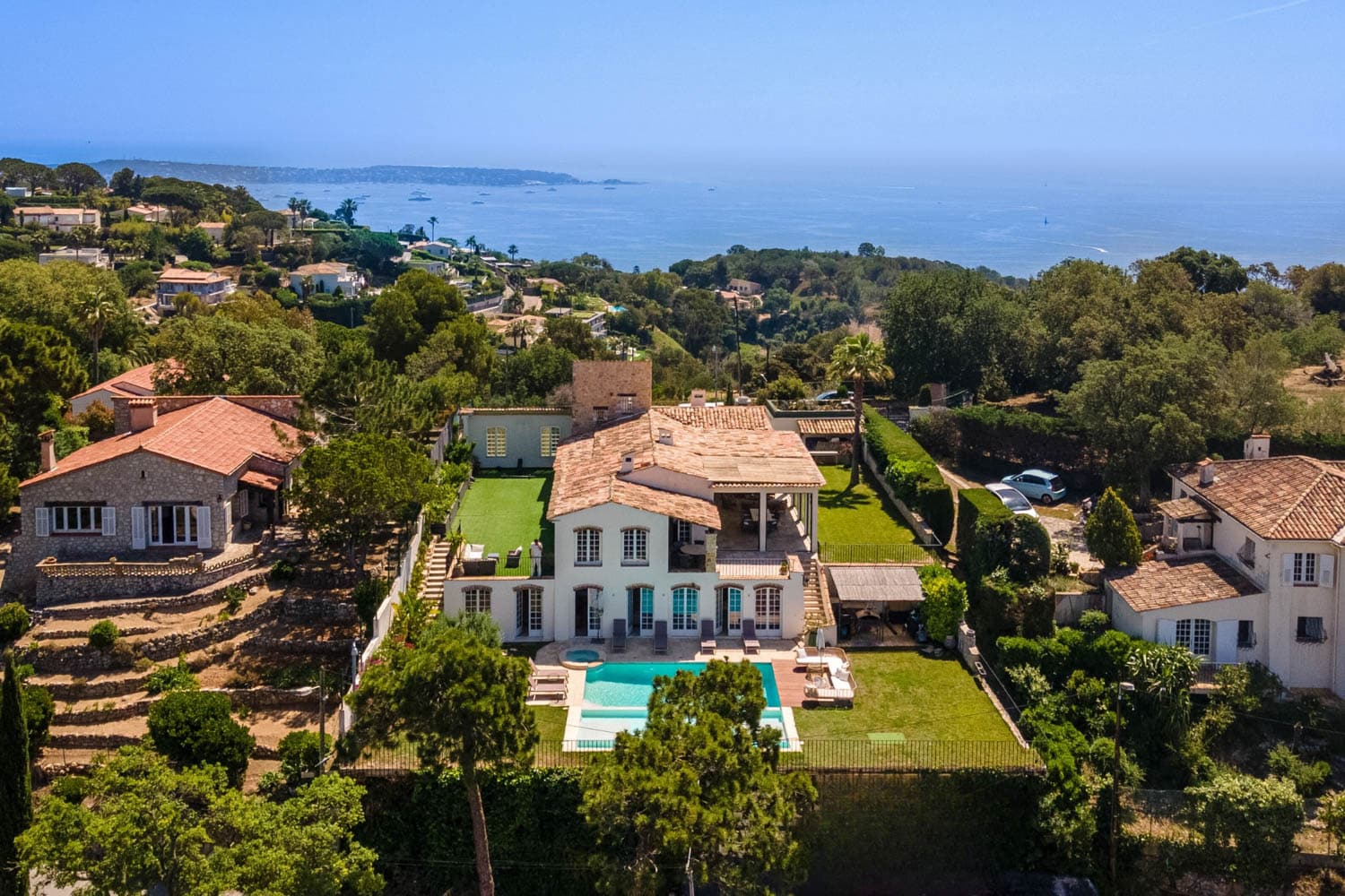 Villa sur les hauteurs de cannes en location airbnb