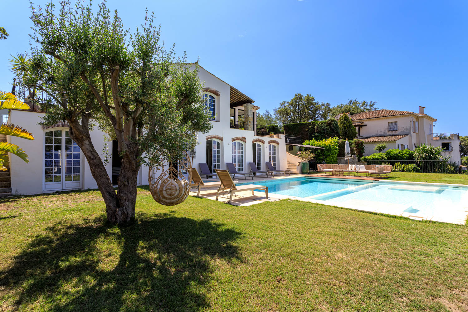Locations saisonnières meublées à Cannes