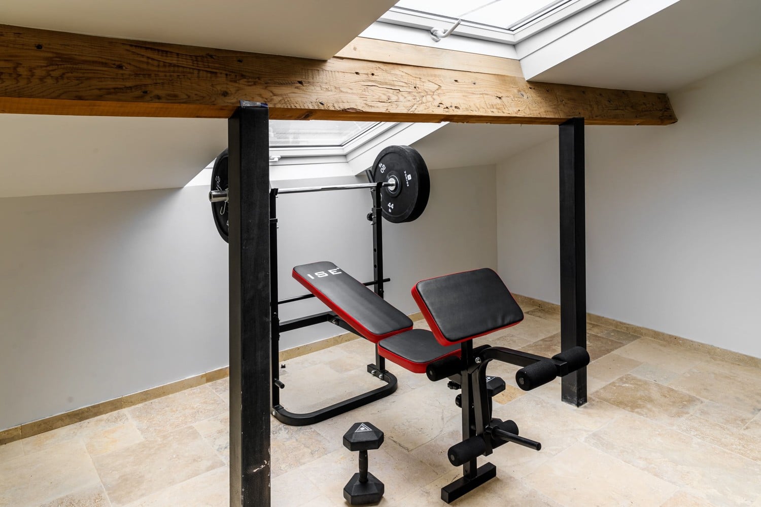salle de sport d'une maison en location courte durée