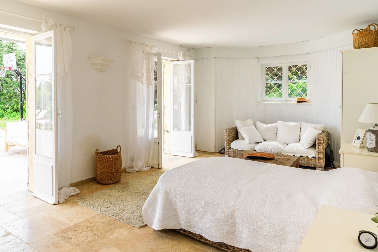 grande suite parentale d'une villa sur versailles en location airbnb