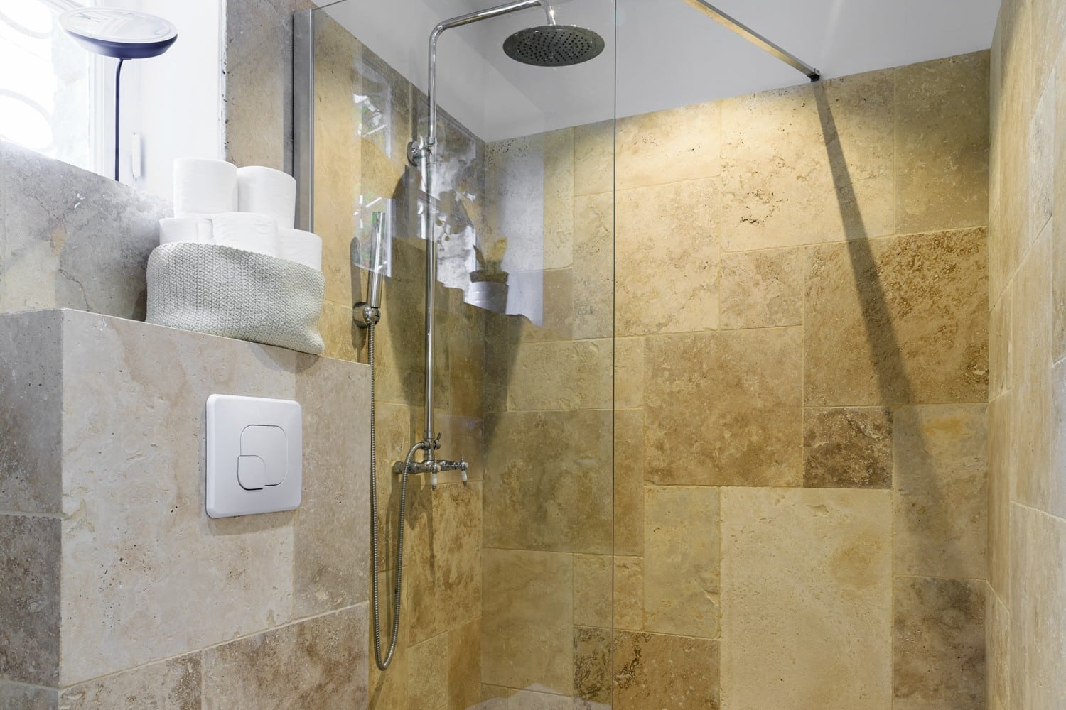 cabine de douche d'un bien en location sur versailles