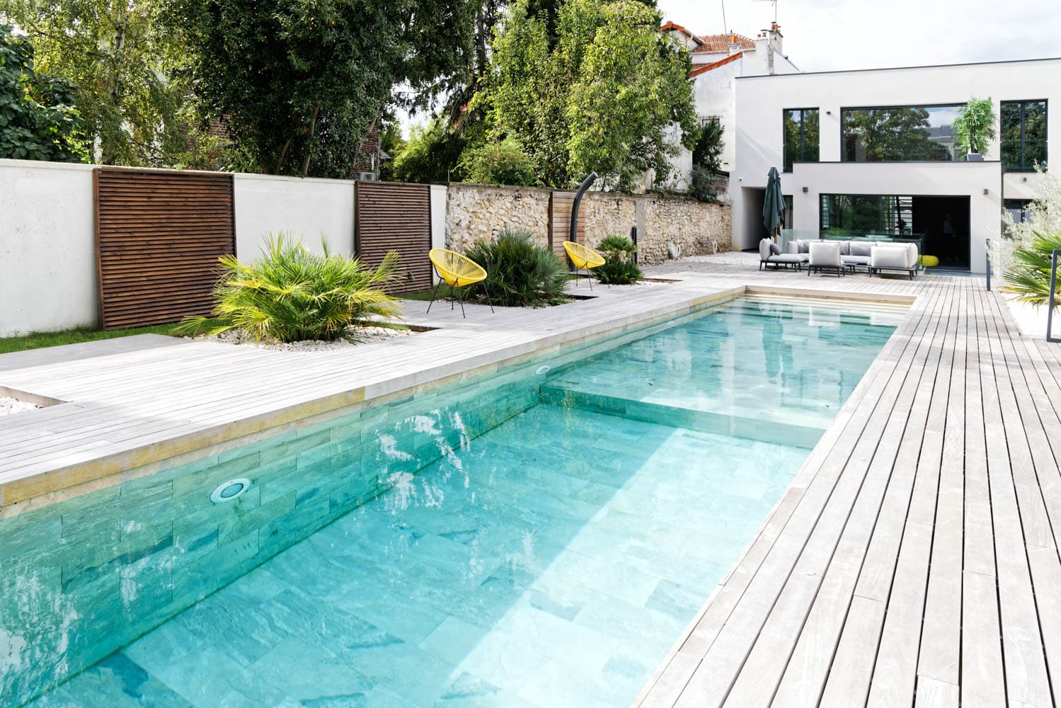 tres grande piscine En location courte durée sur versailles