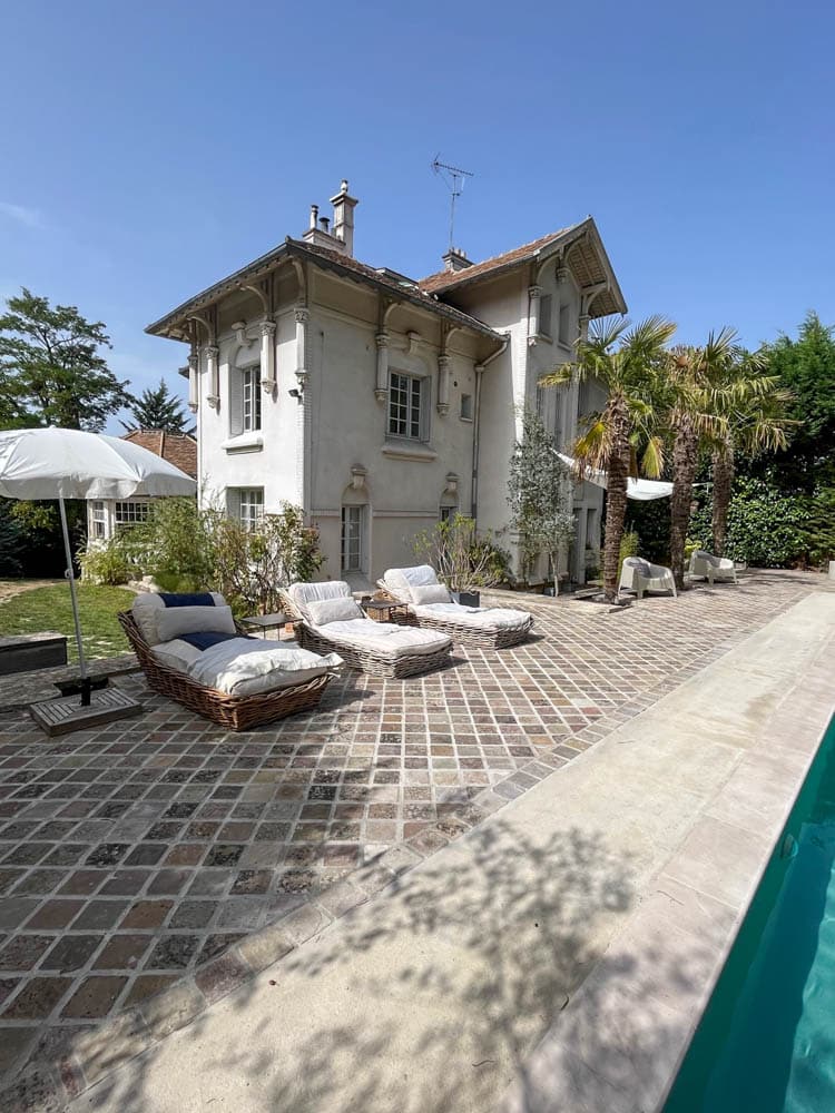 maison avec tres grande piscine En location airbnb haut de gamme