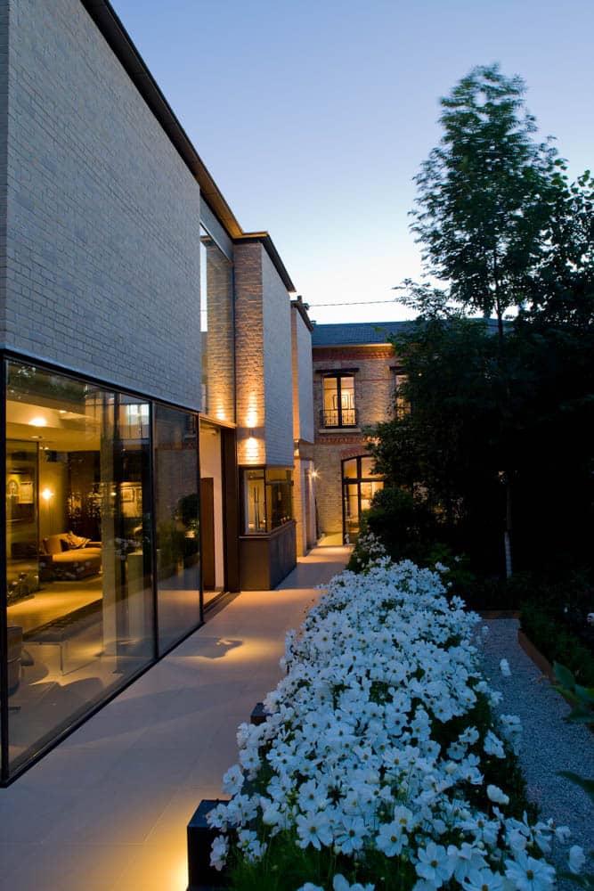 exterieur d'une maison d'architecte en Locations meublées Versailles