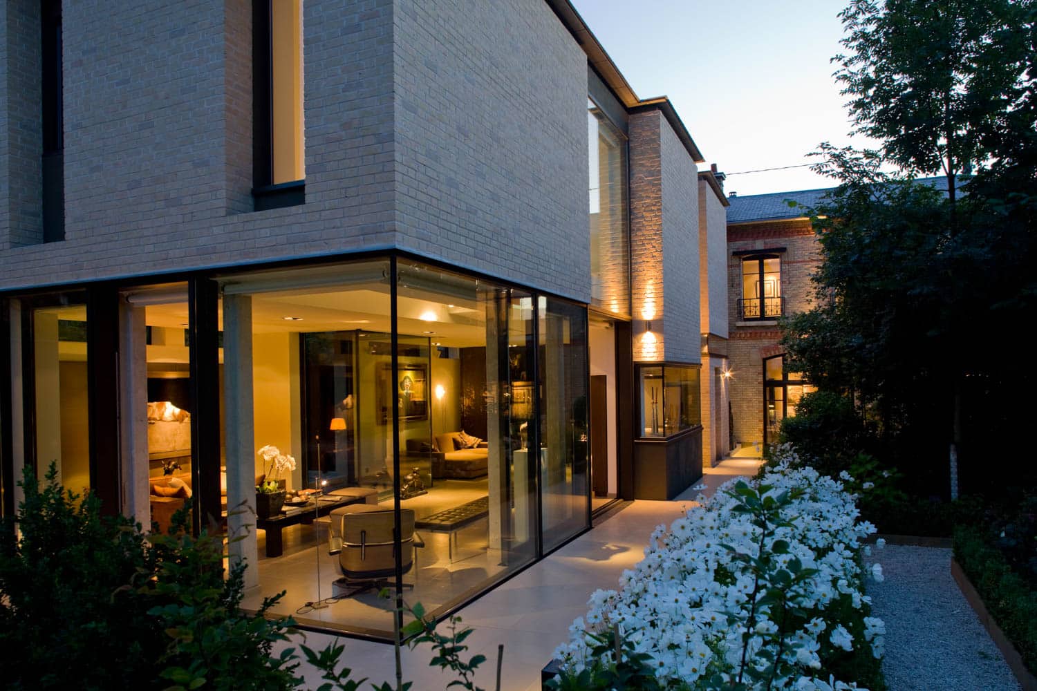 exterieur d'une maison d'architecte en Locations meublées Versailles