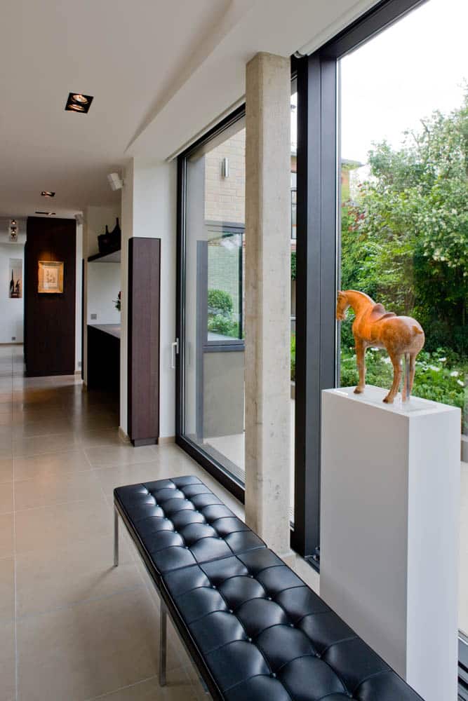 mobilier de designer dans un salon d'une location sur versailles en saisonnier