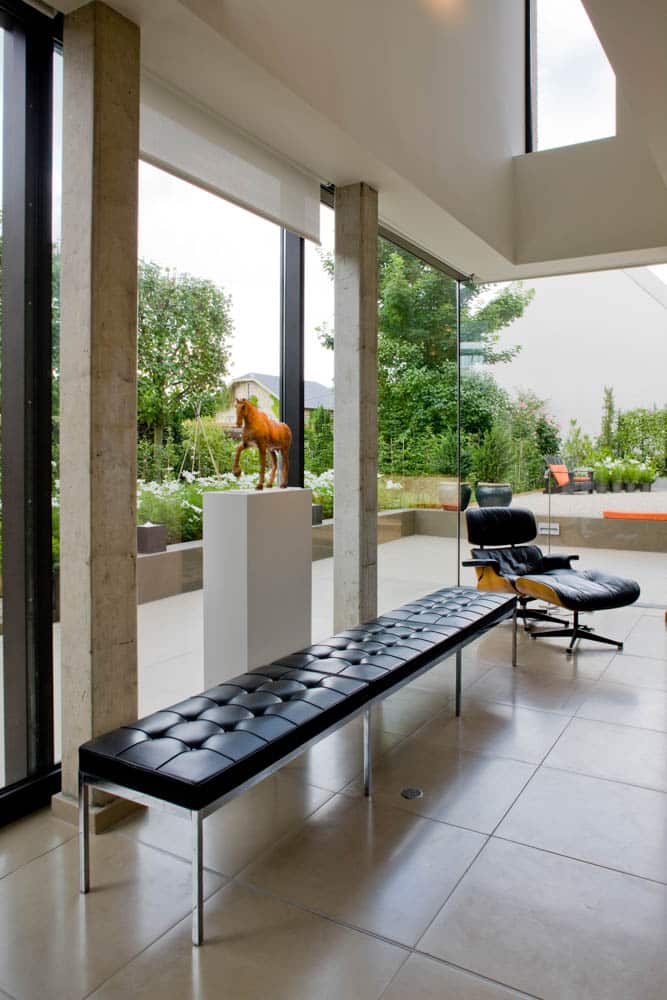 mobilier de designer dans un salon d'une location sur versailles en saisonnier