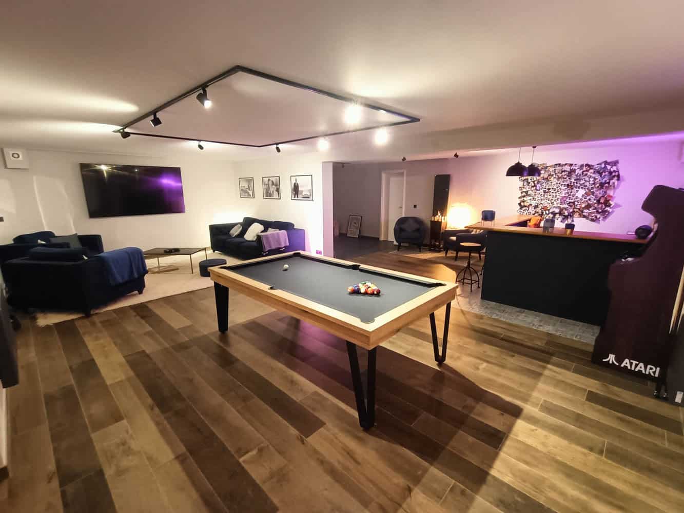 Bien location airbnb avec un billard sur versailles