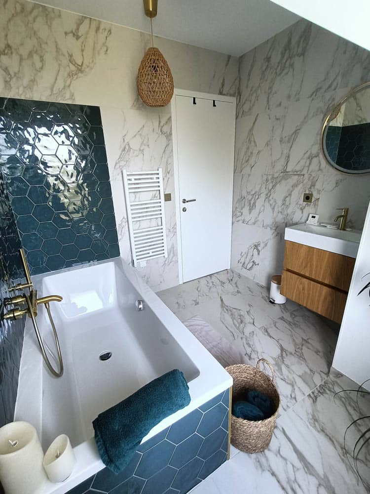 salle bain avec baignoire d'un bien haut de gamme sur versailles