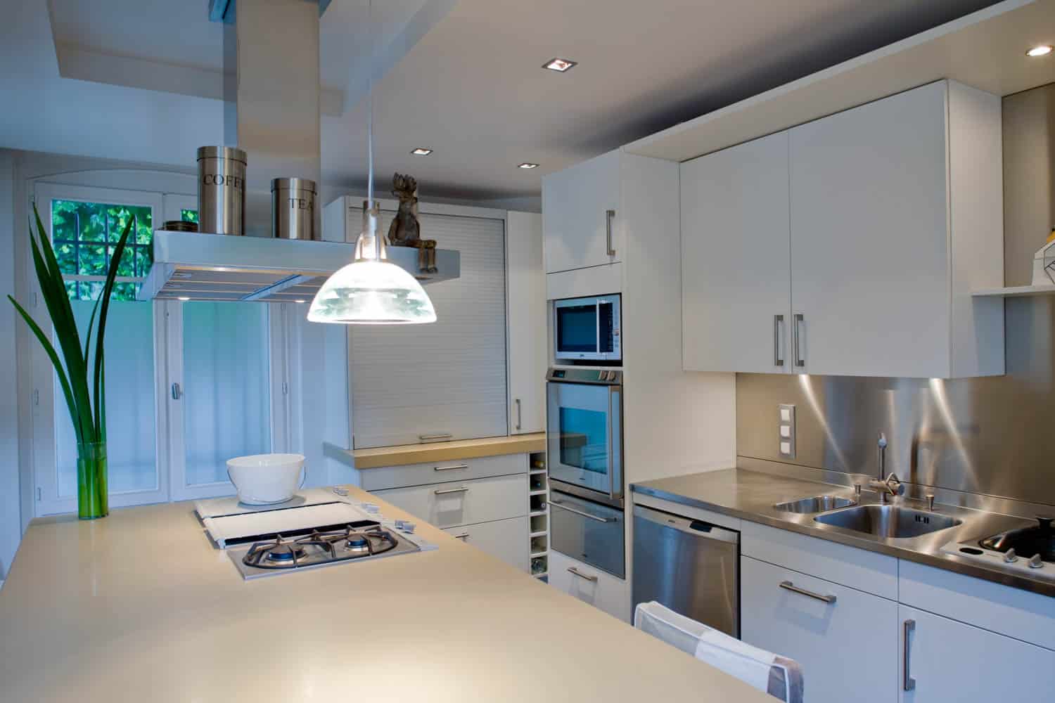 grande cuisine équipée en Conciergerie airbnb versailles