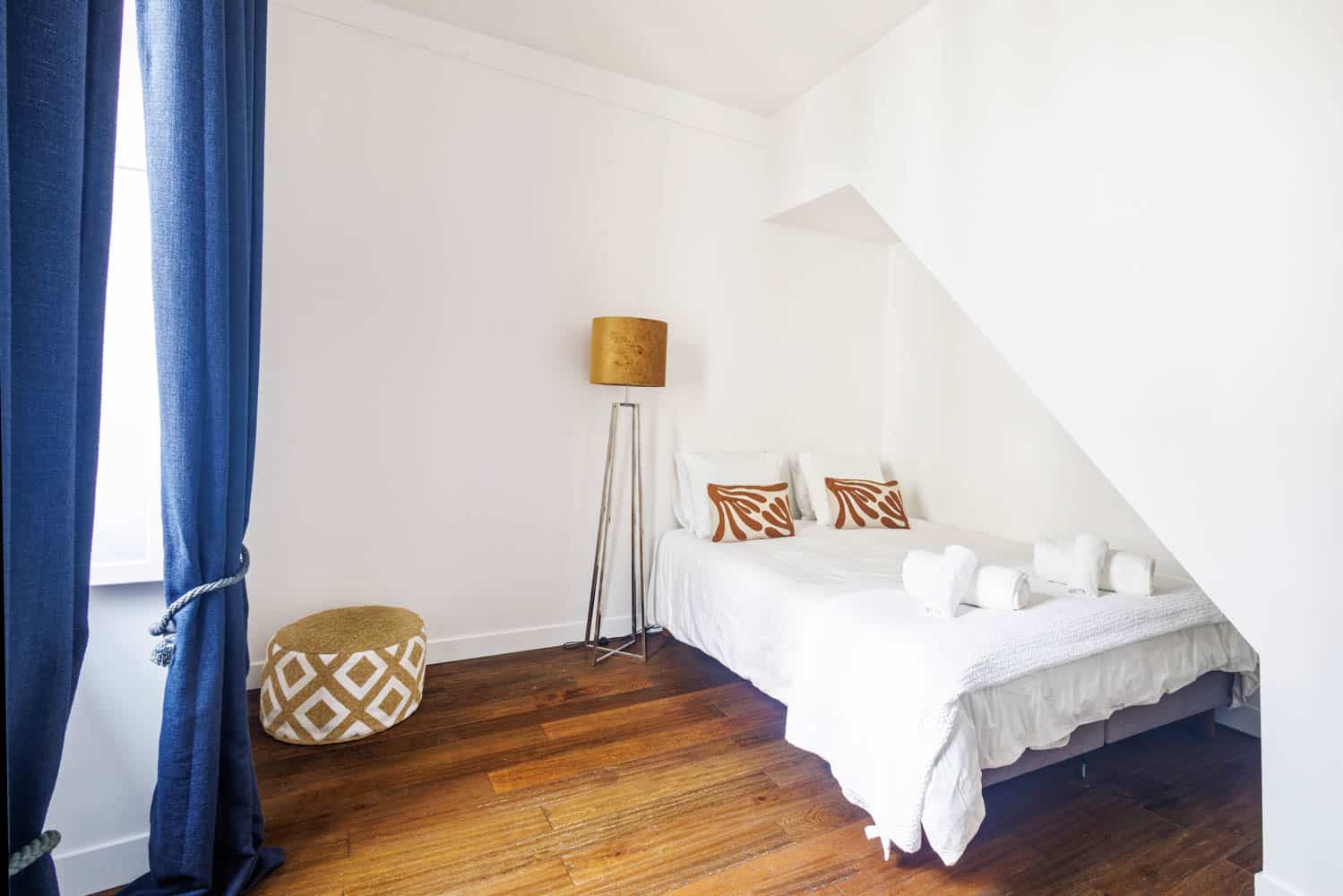 chambre secondaire d'une location courte durée sur versailles