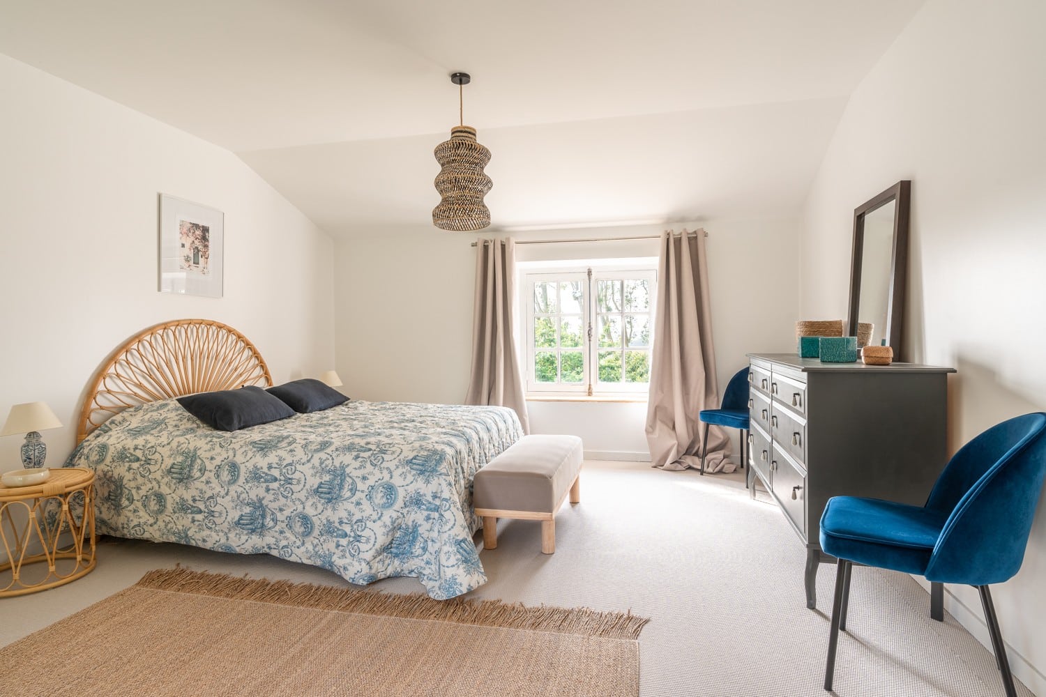 grande chambre d'une location sur versailles gérer par une conciergerie