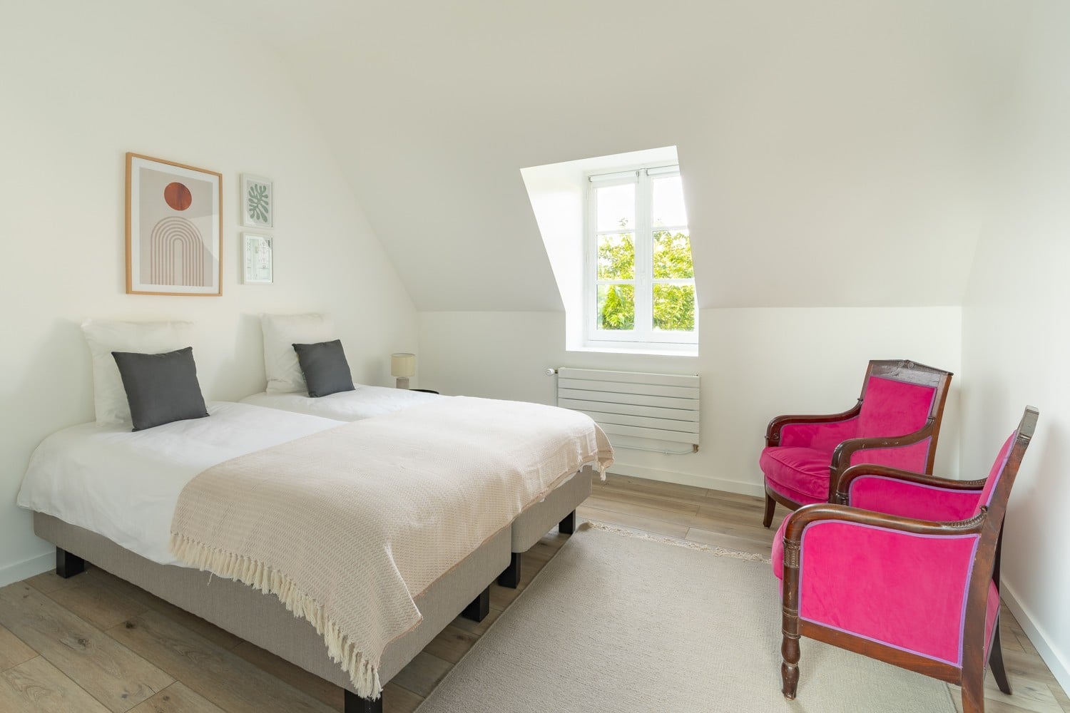 chambre avec deux lits gérer par
