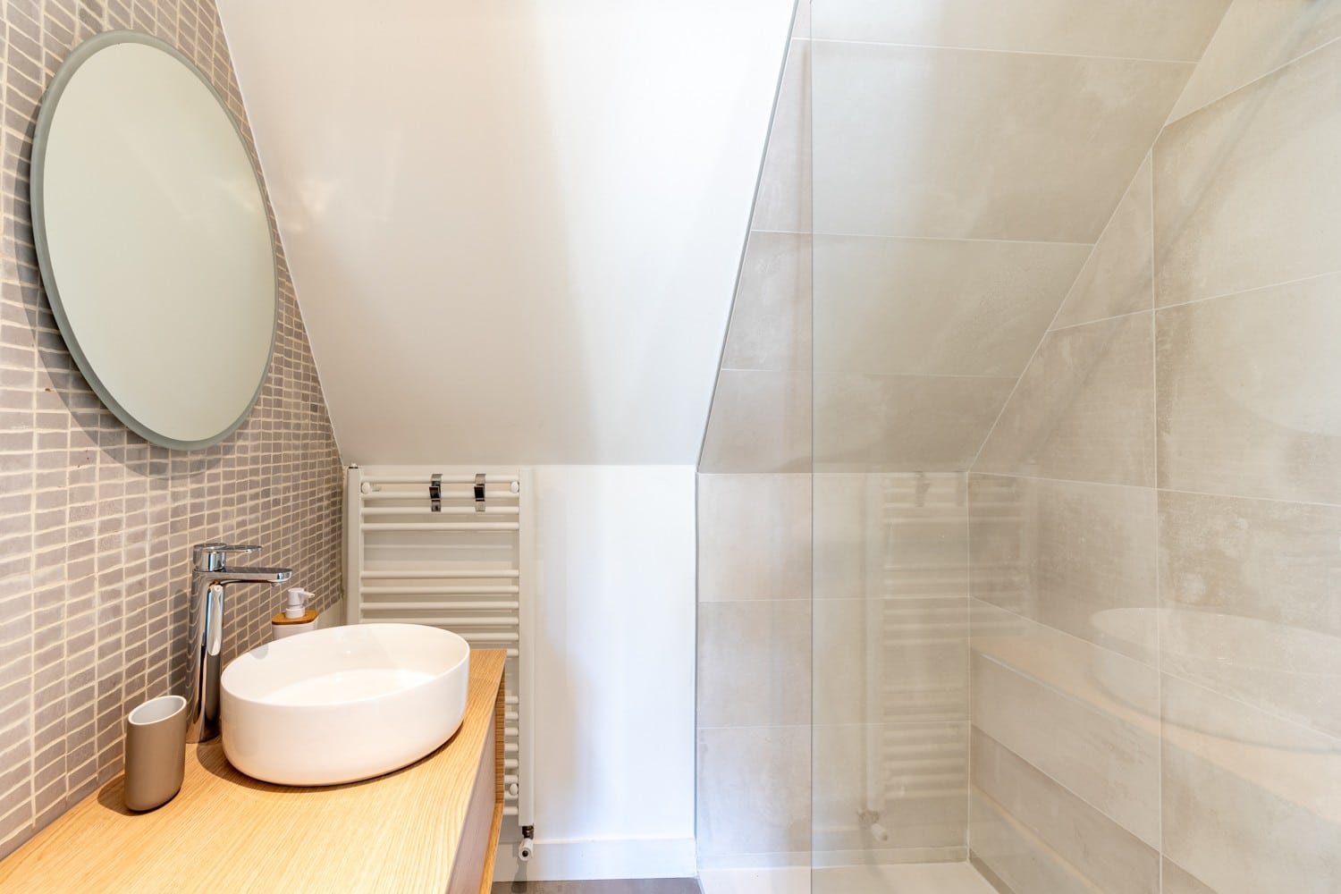 salle de bain d'une location haut de gamme d'une maison pour les vacances