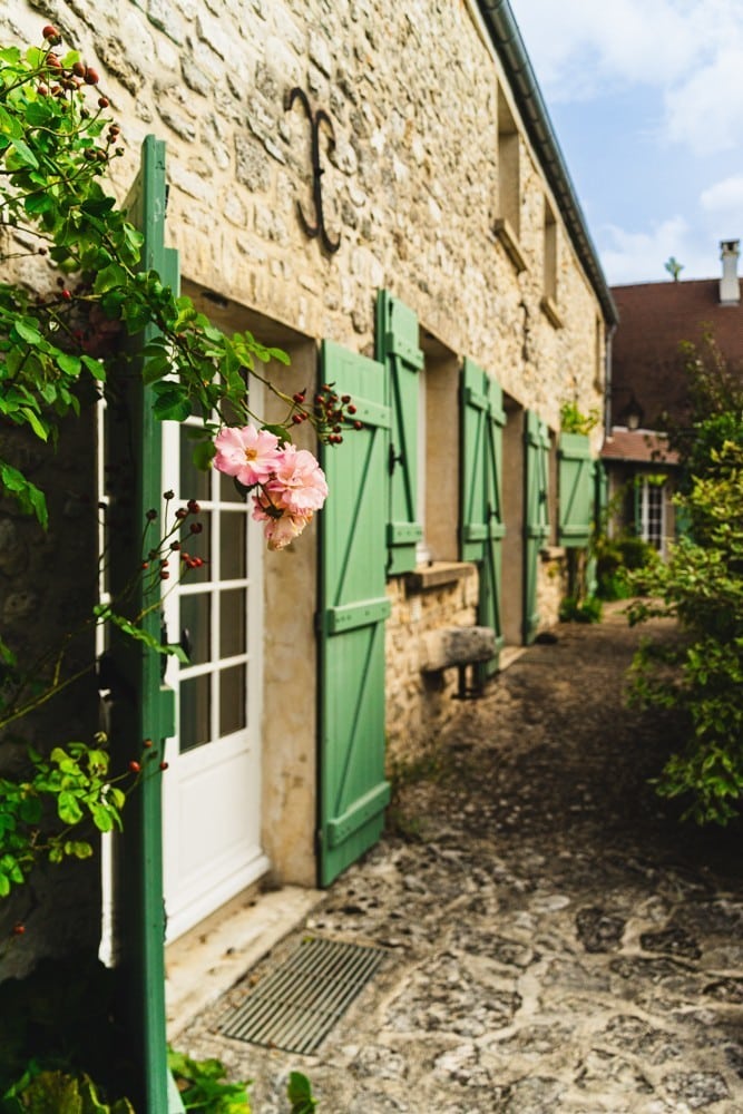 Locations meublées haut de gamme avec extérieur de luxe Versailles