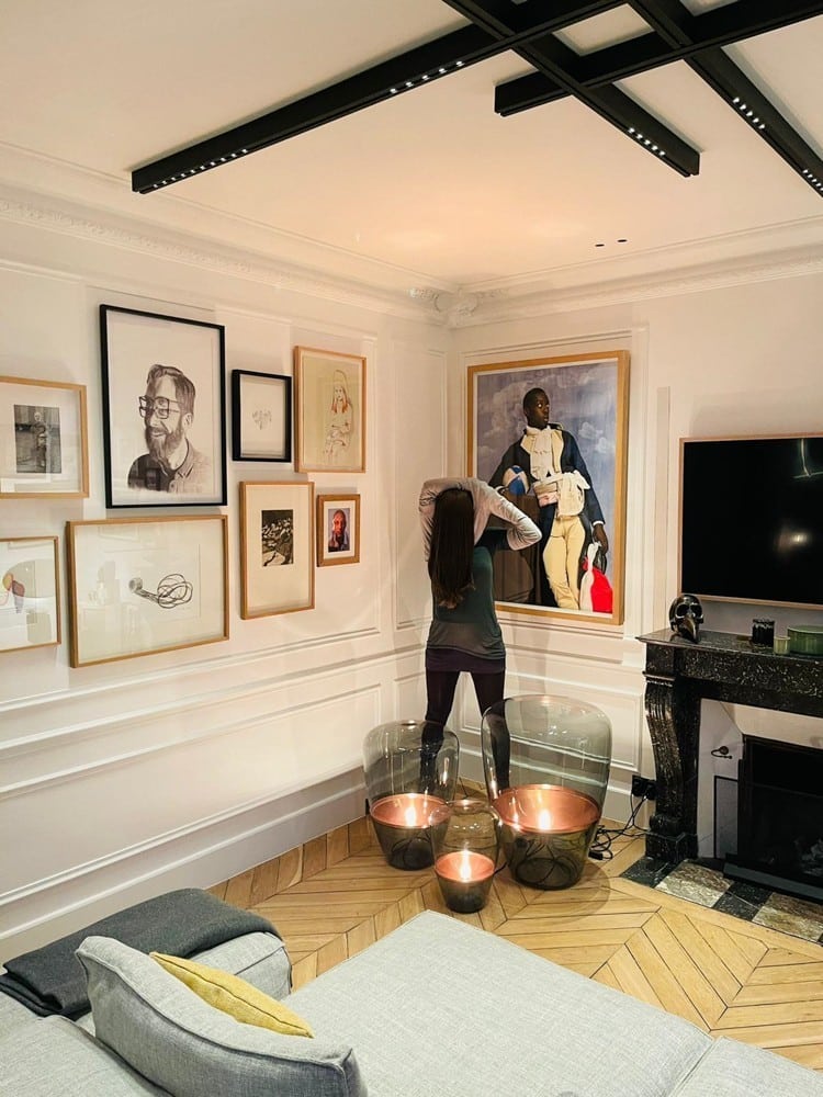 maison avec des oeuvre d'art