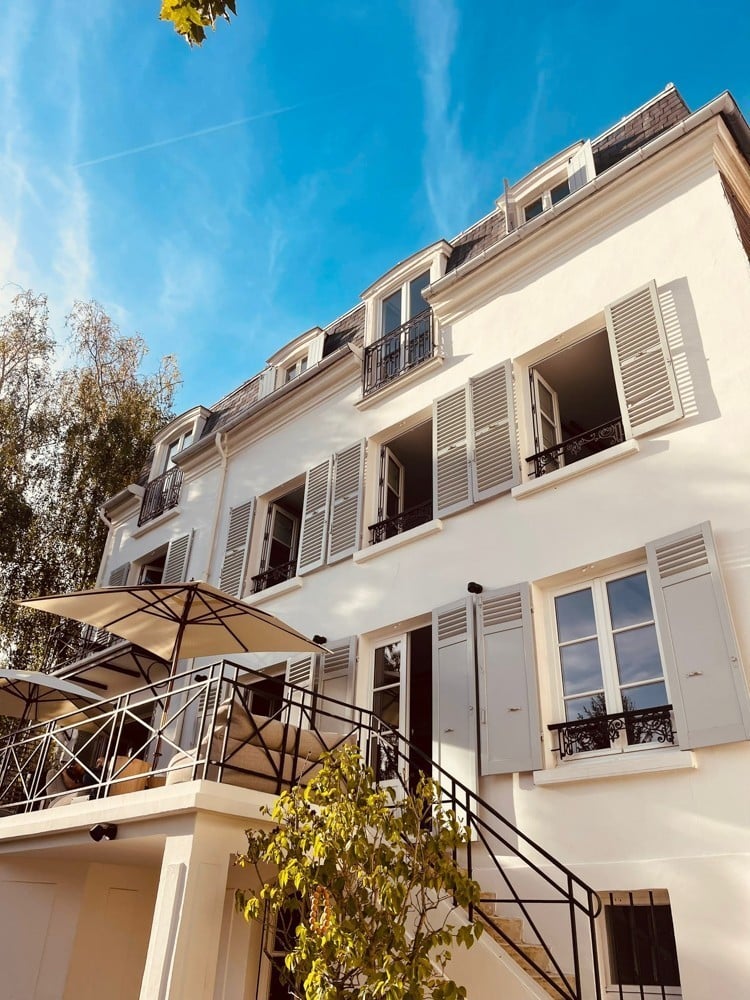 facade d'une grande maison