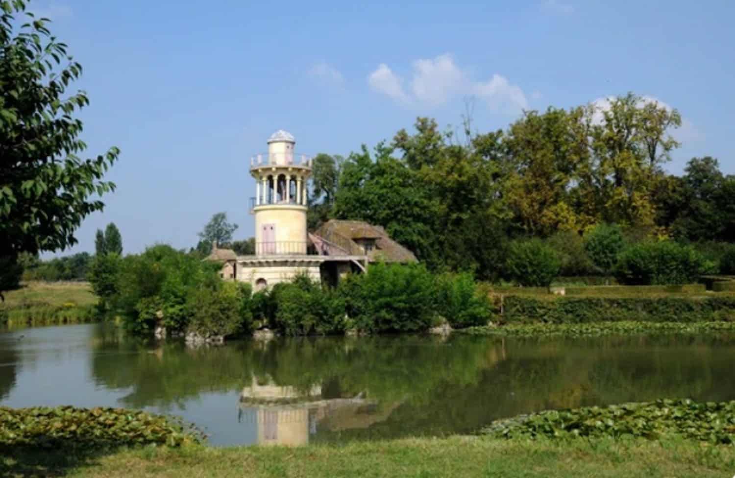 Découverte des Lieux Historiques à Versailles : Au-delà du Palais