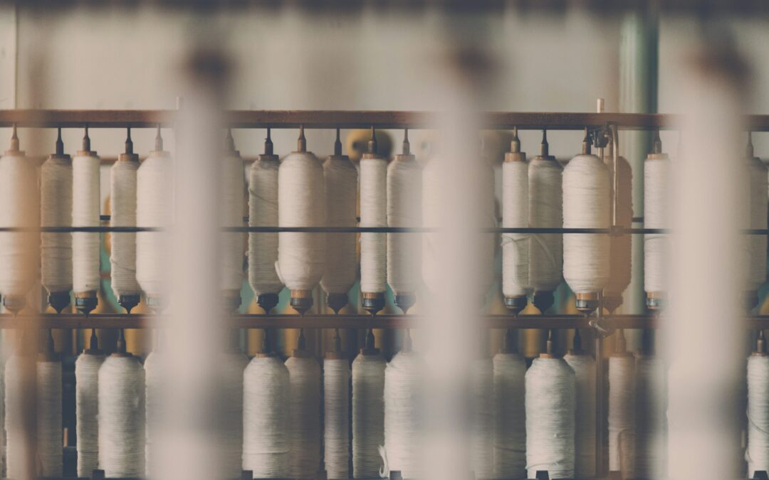 Comment les textiles luxueux subliment-ils la décoration intérieure, d’hier à aujourd’hui ?