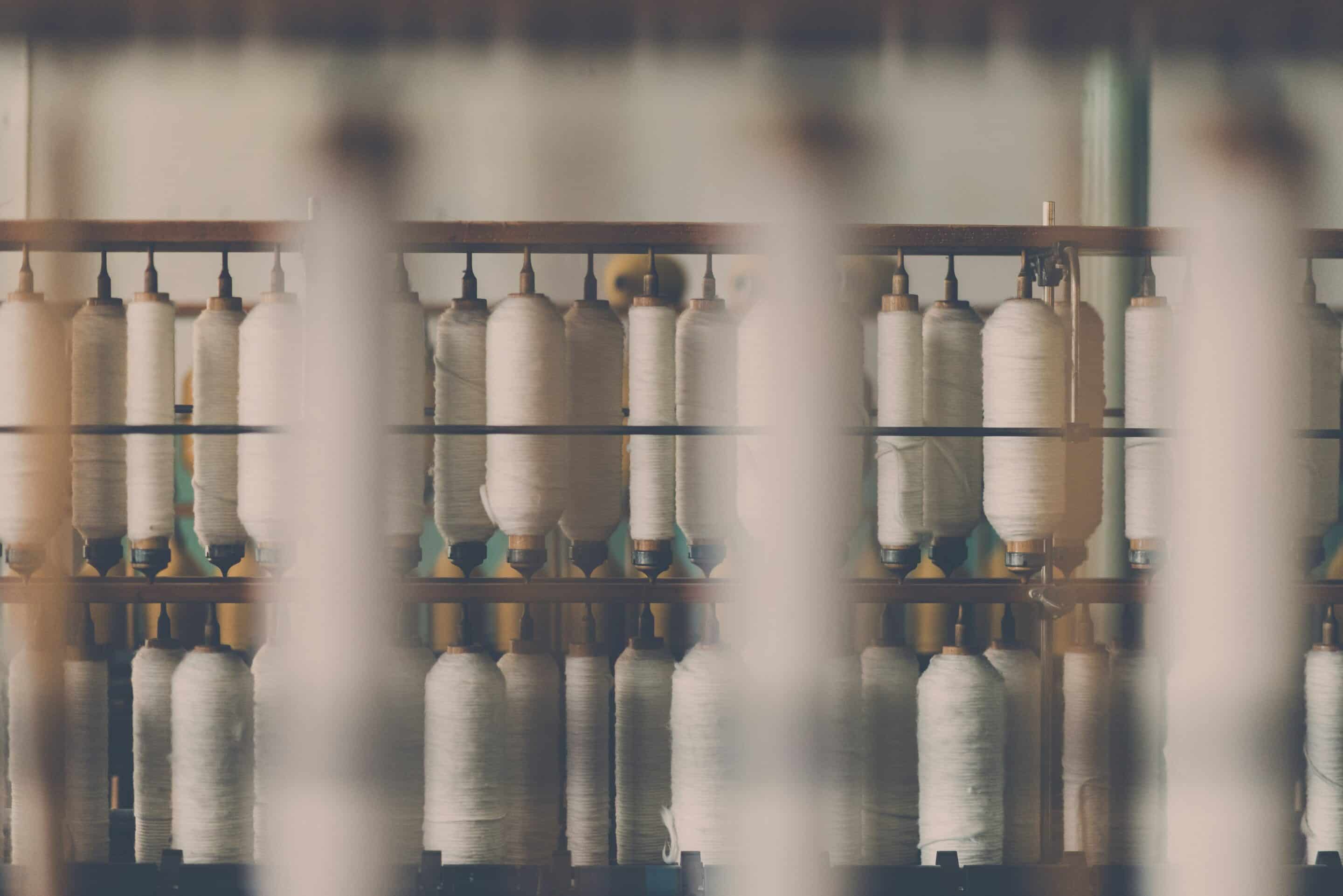 Comment les textiles luxueux subliment-ils la décoration intérieure, d’hier à aujourd’hui ?