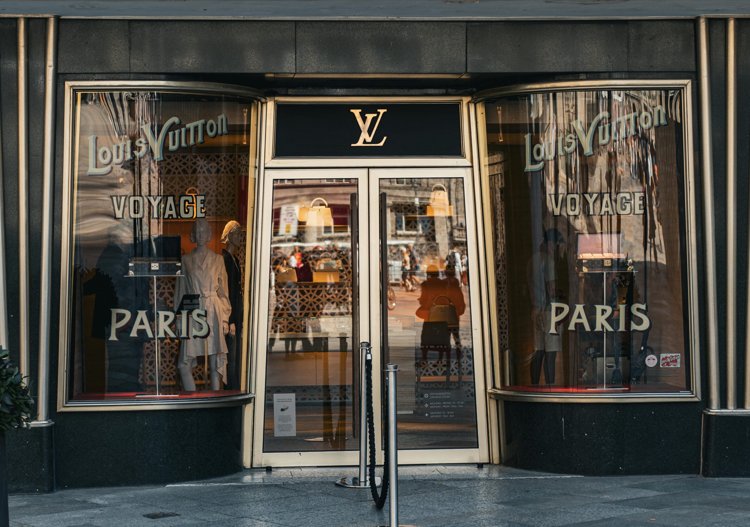 Les meilleures adresses pour un shopping Haute Couture à Paris et Versailles 
