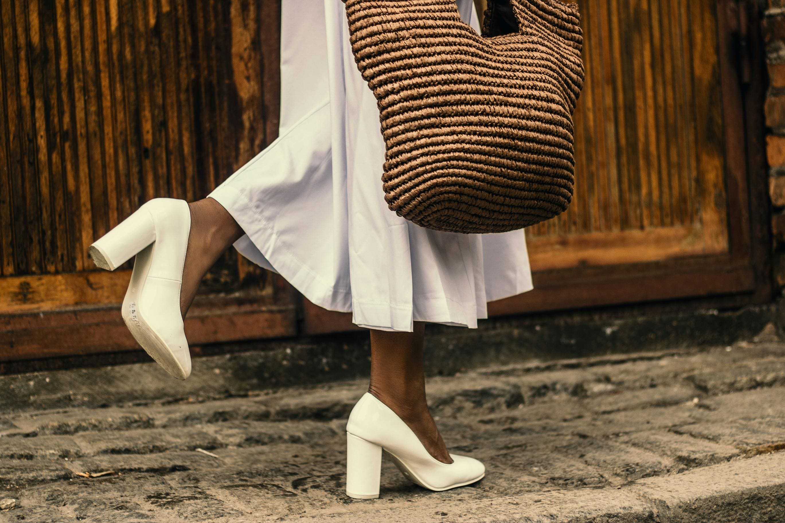 Les chaussures royales revisitées : des talons inspirés des cors d’autrefois  