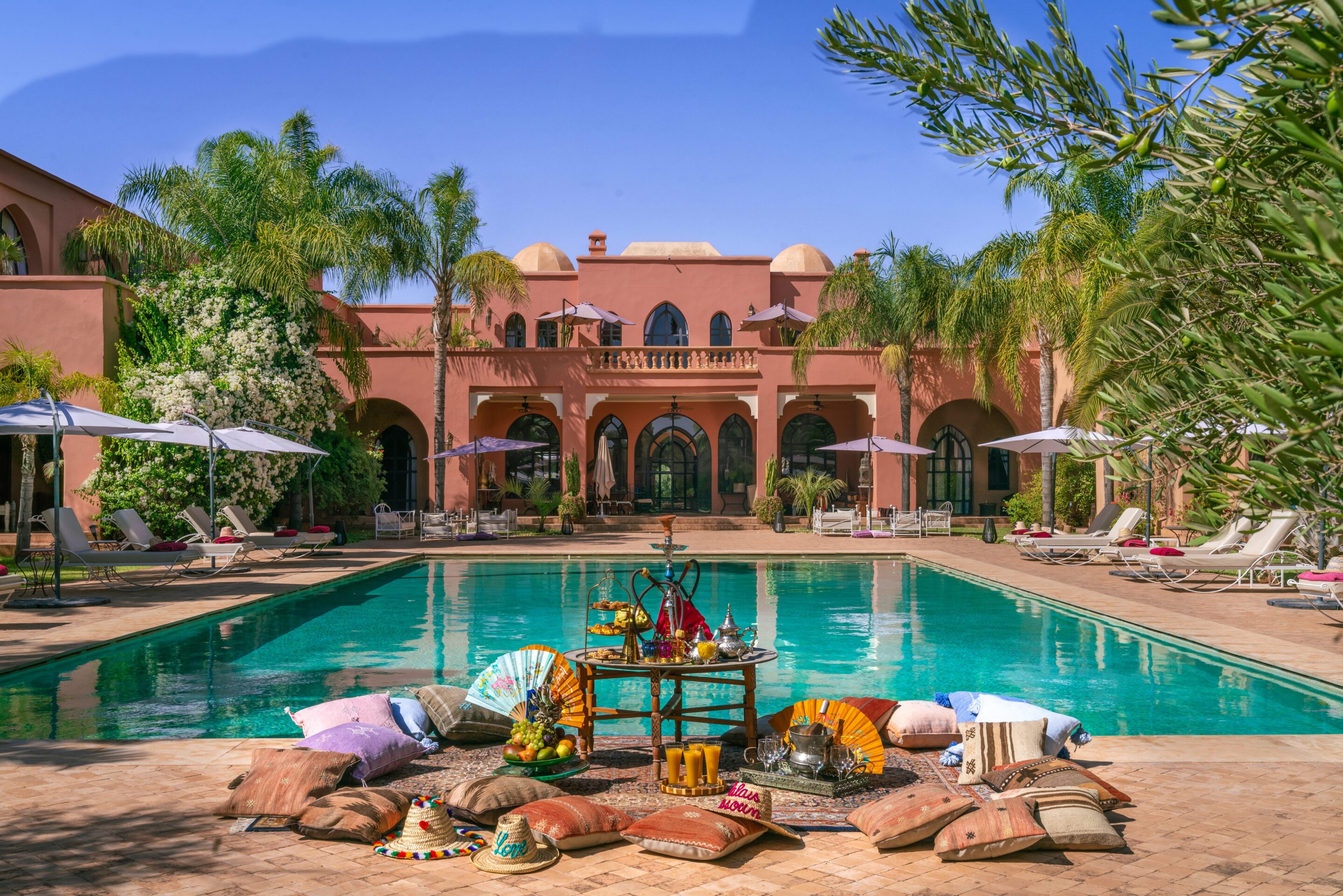 Vue d'une villa à Marrakech utilisée pour un tournage — conciergerie de prestige