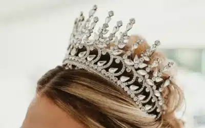 L’évolution des bijoux de tête : diadèmes, couronnes et bandeaux réinventés